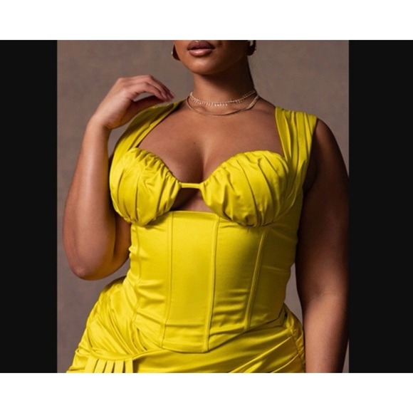 $75 Pretty Little Thing Plus Size 22 XXL Chartreuse Satin Corset Top NWT‎ - Picture 1 of 5